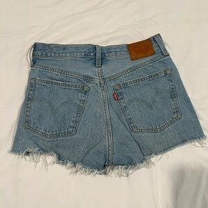 Levi 501 shorts size 26